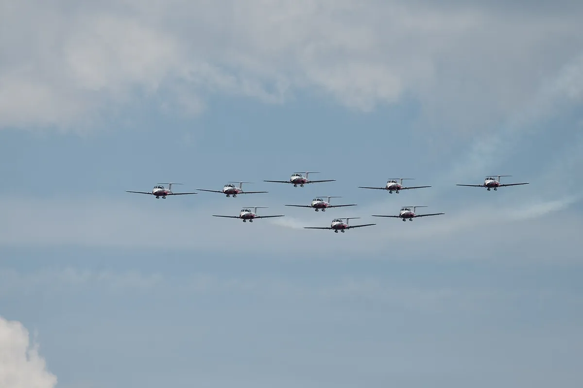 Les Snowbirds en formation dans le ciel de Bagotville, en 2024