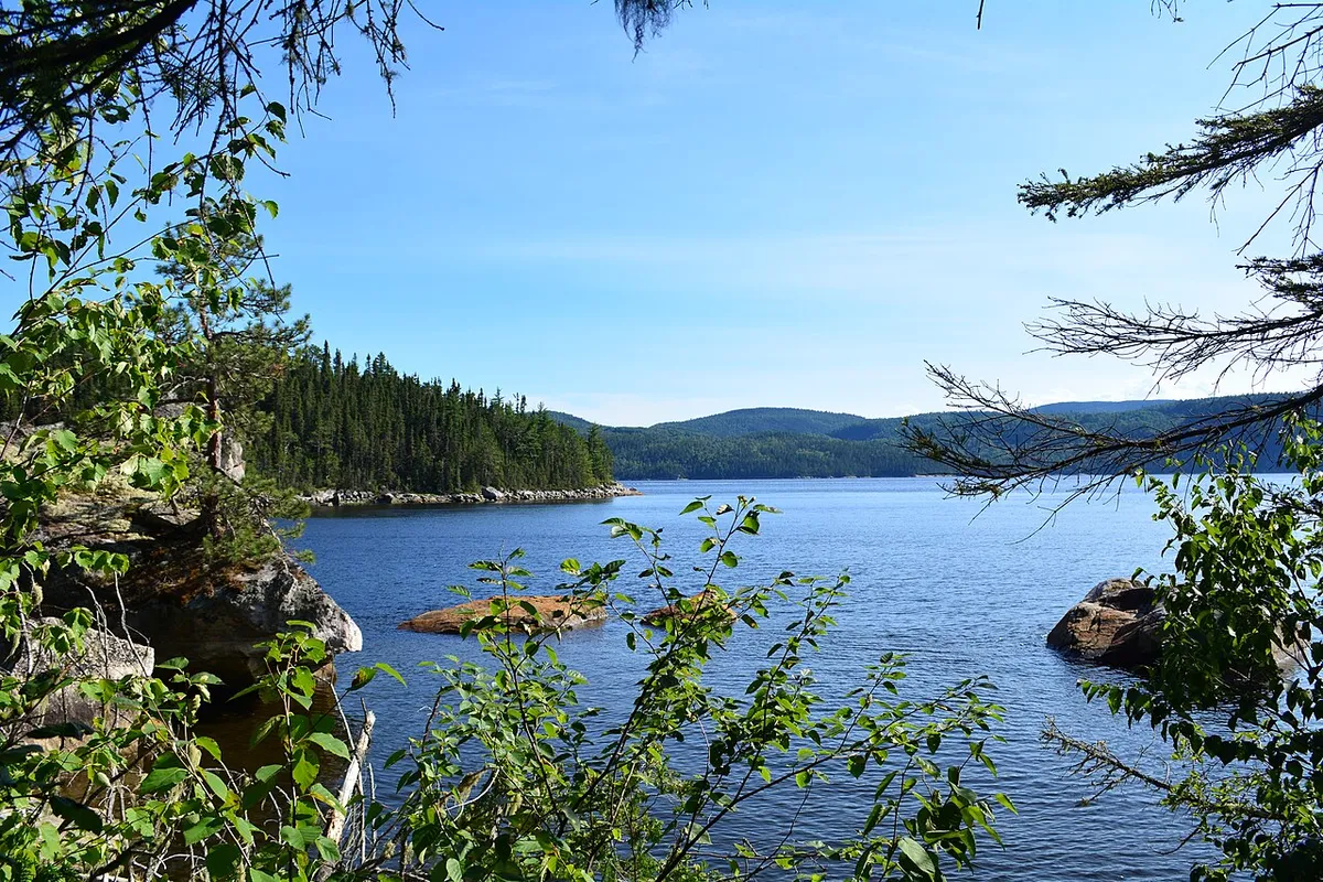 Une baie du fjord du Saguenay vue depuis le sentier Le Fjord